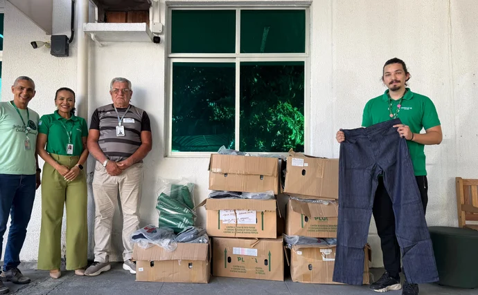 Instituição de Maceió recebe doação de 260 peças de roupa e utensílios
