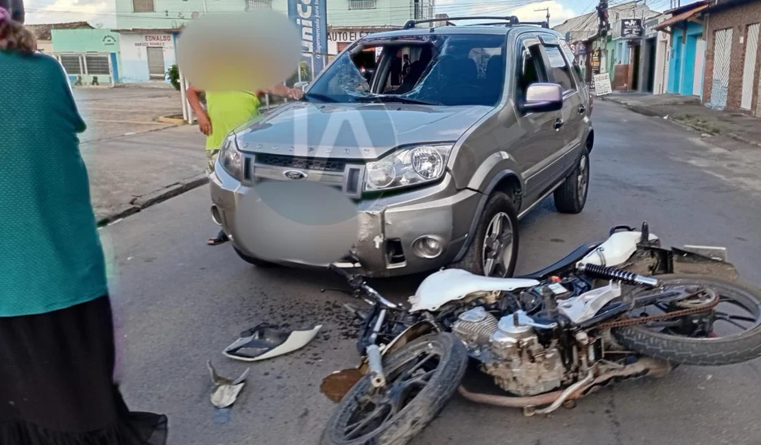Motociclista fica ferido após batida frontal com carro em Arapiraca