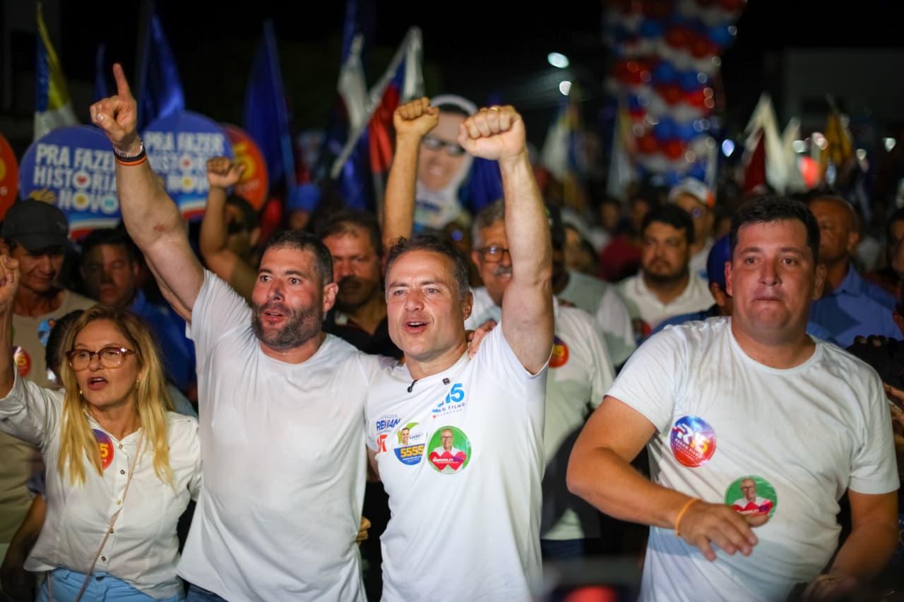 Caravana de Renan Filho leva mais de 10 mil pessoas às ruas em Piaçabuçu