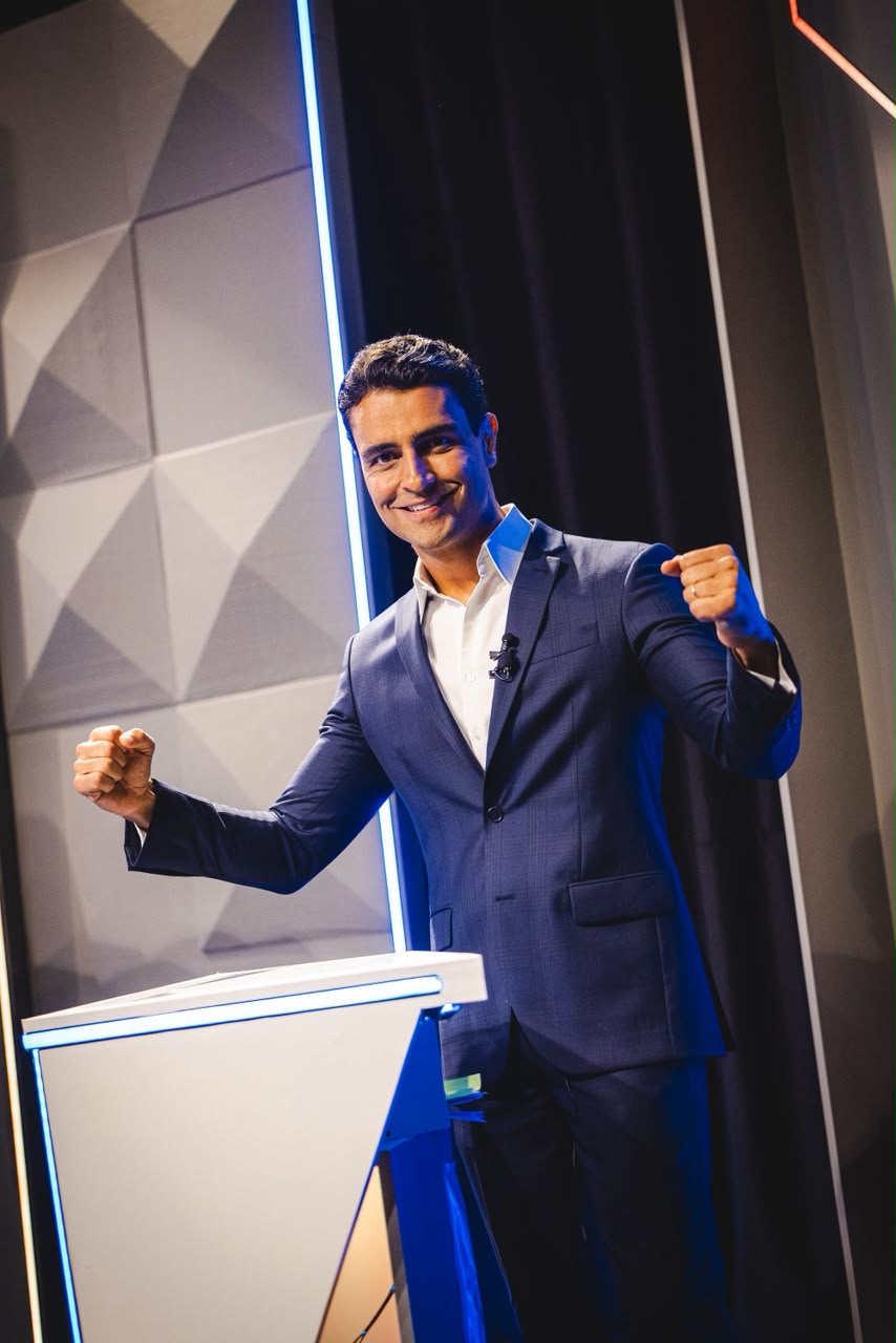 “Chegou a hora de apontar Alagoas pro futuro', afirma JHC em debate