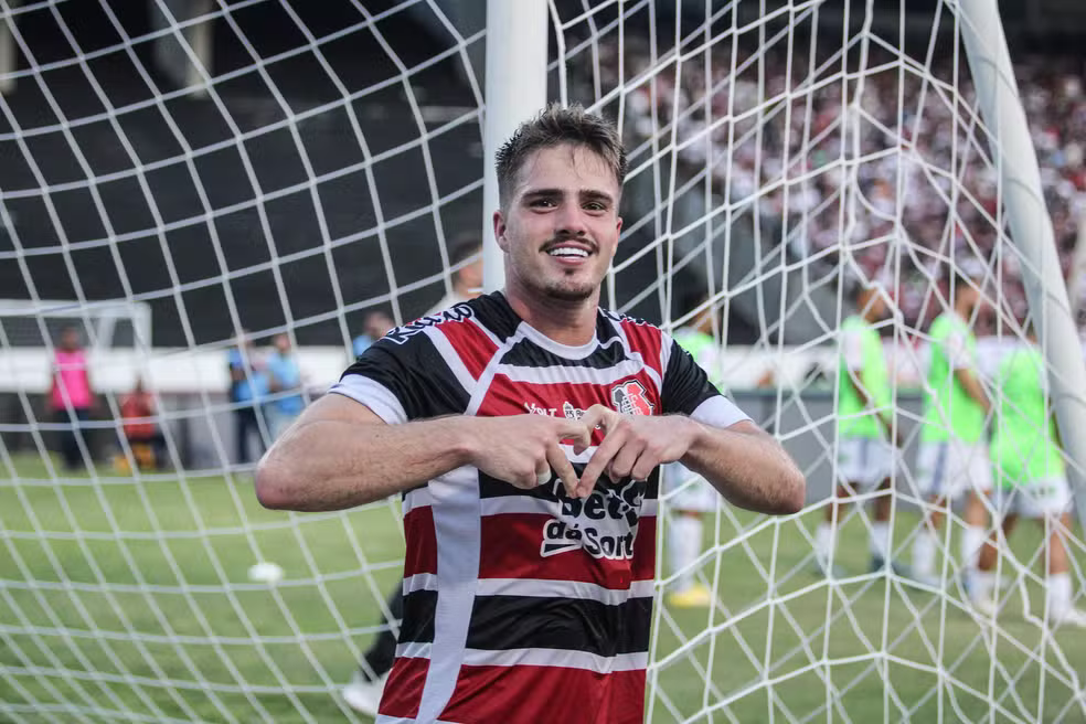 CSA negocia empréstimo do meia Matheus Melo