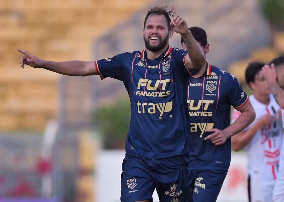 CSA deve inscrever centroavante Alan James no último dia da janela da Série D
