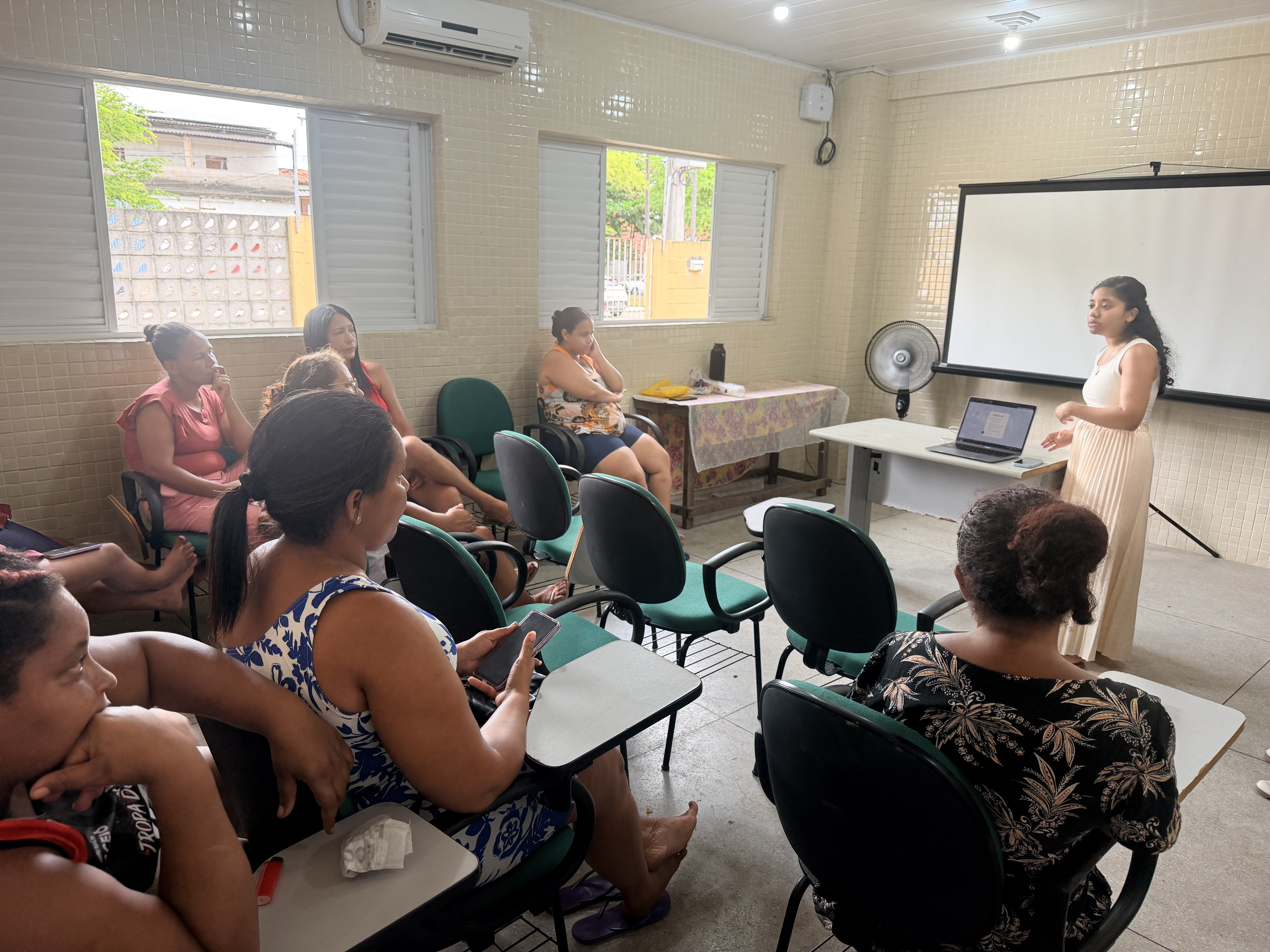 Safra Constante amplia alternativas de renda para mulheres da Coopmaris