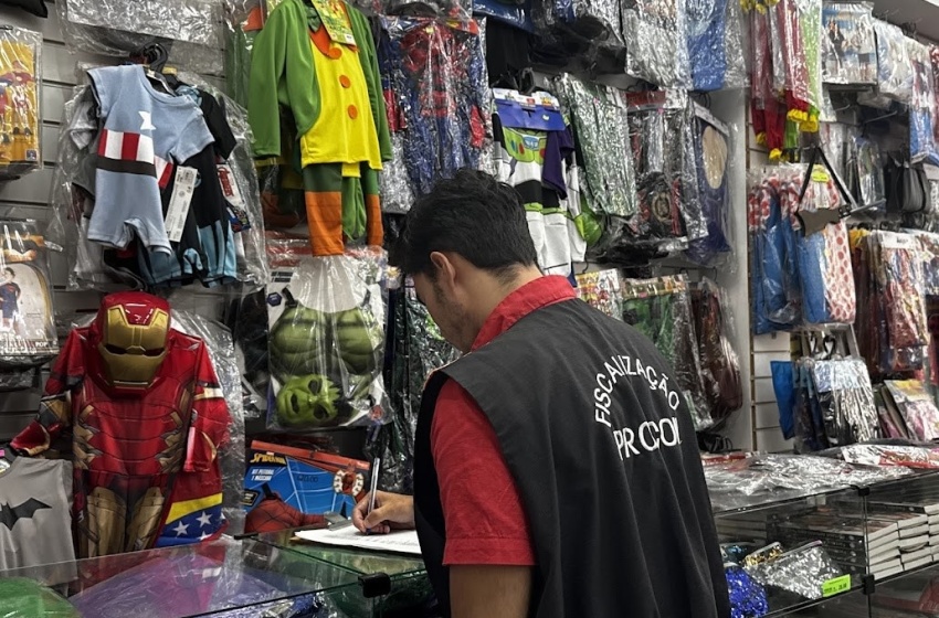 Procon realiza pesquisa de preços de itens carnavalescos