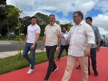 JHC trava composição e aliados condicionam acordo com Lira a Luciano