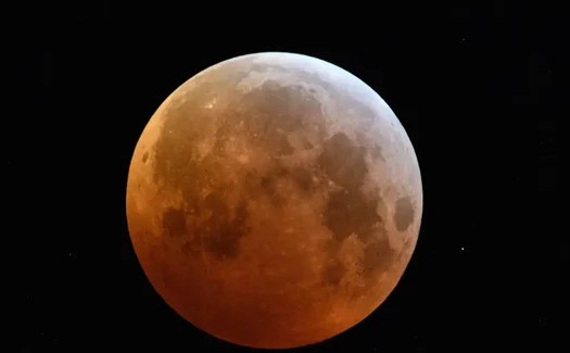 Lua de sangue: eclipse lunar total ocorre neste domingo