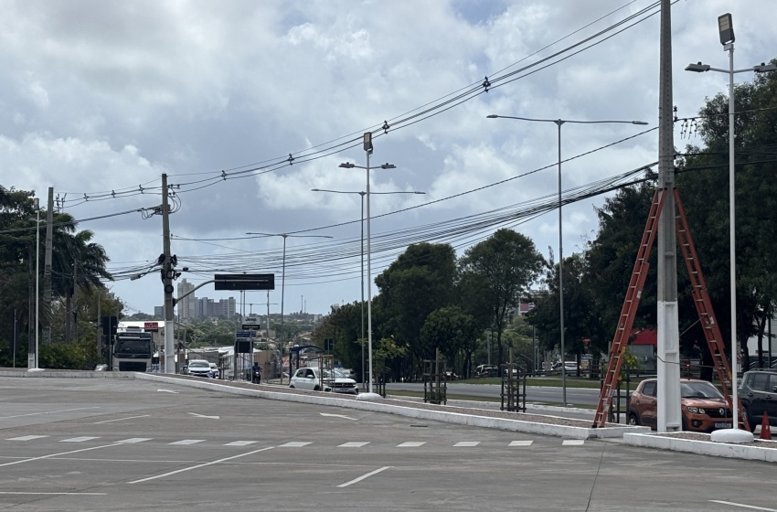 Mais de 40 toneladas de cabos irregulares são retiradas em Maceió