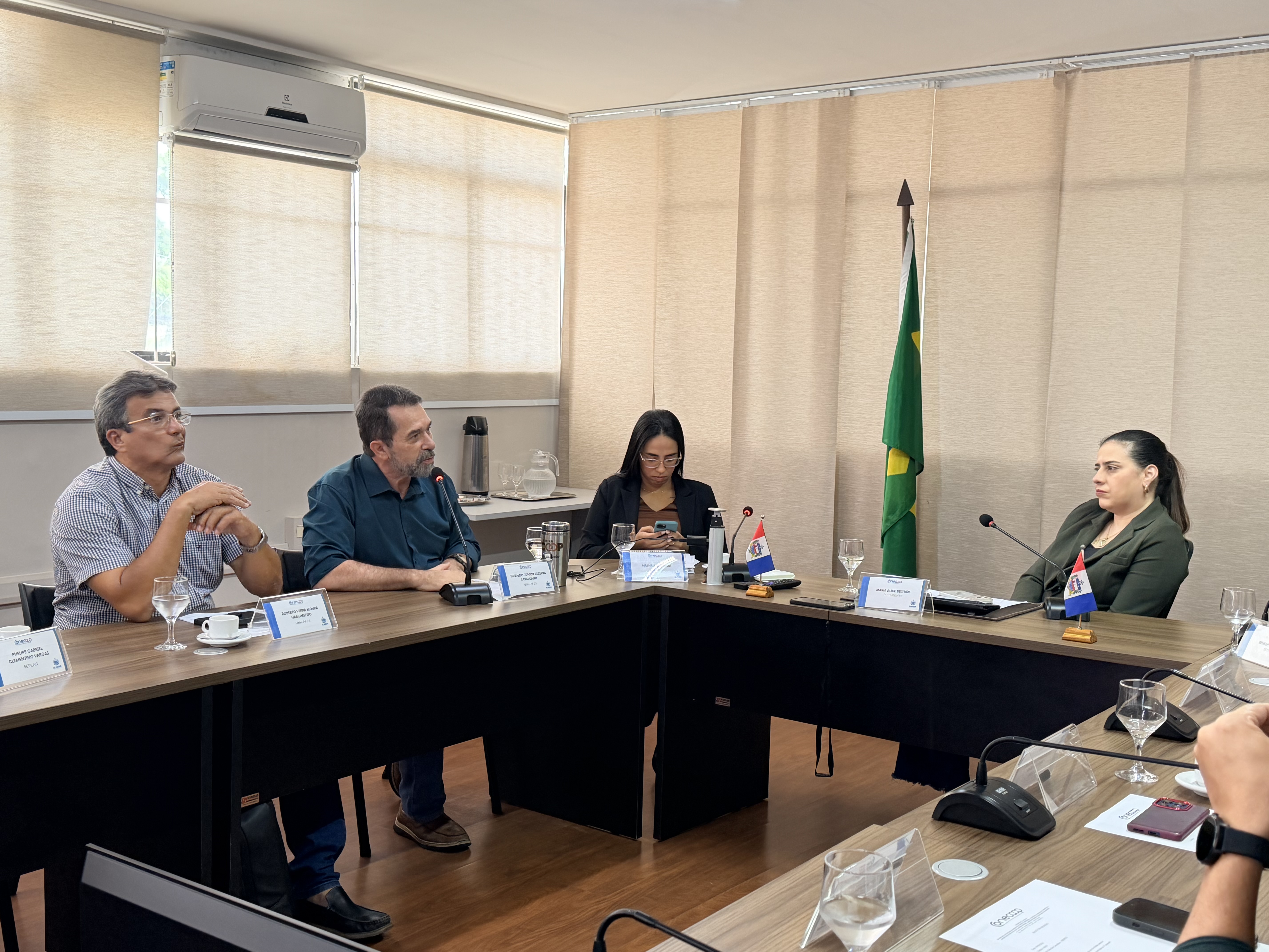 Unicafes-AL debate programa Coop Legal durante reunião do Conecoop
