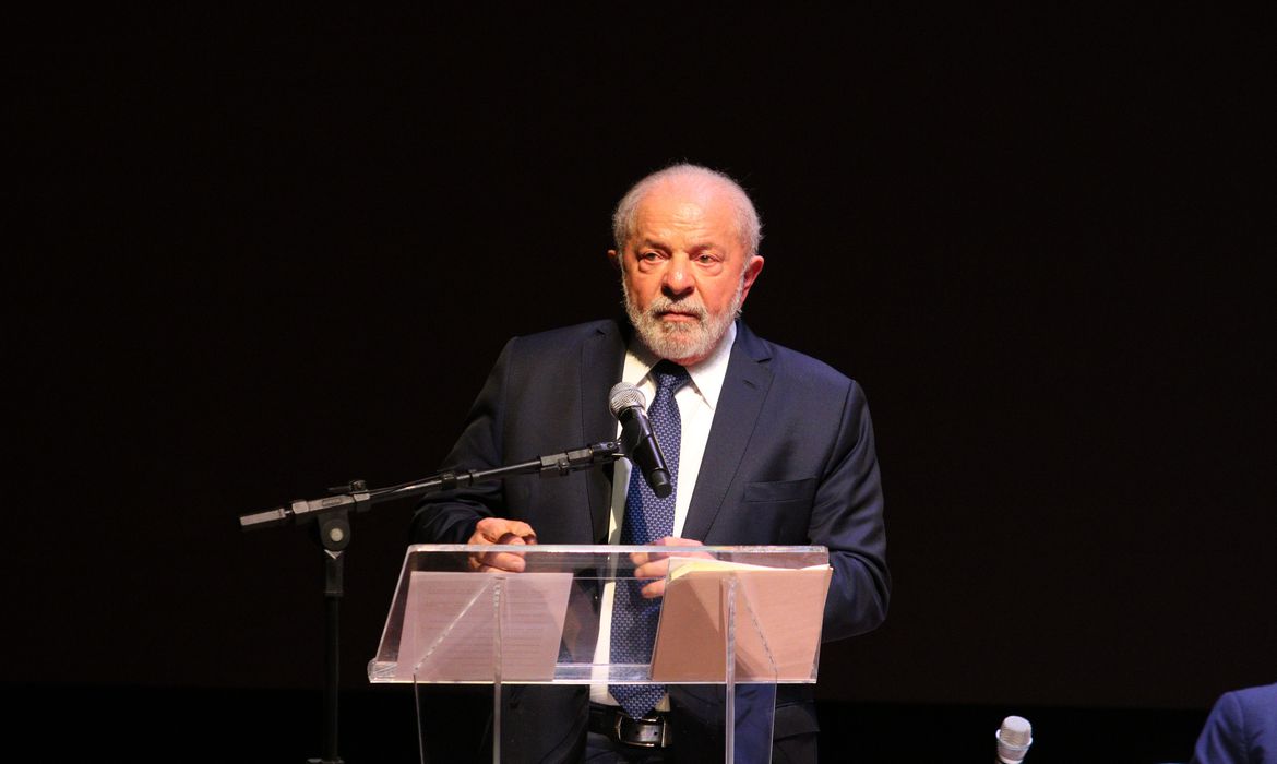 Presidente Lula defende ajuda para exportadores brasileiros venderem à Argentina