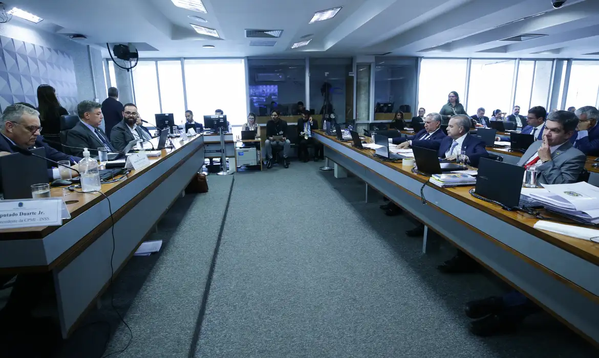 CPMI do INSS ouve ex-dirigente e ex-conselheira sobre fraudes bilionárias
