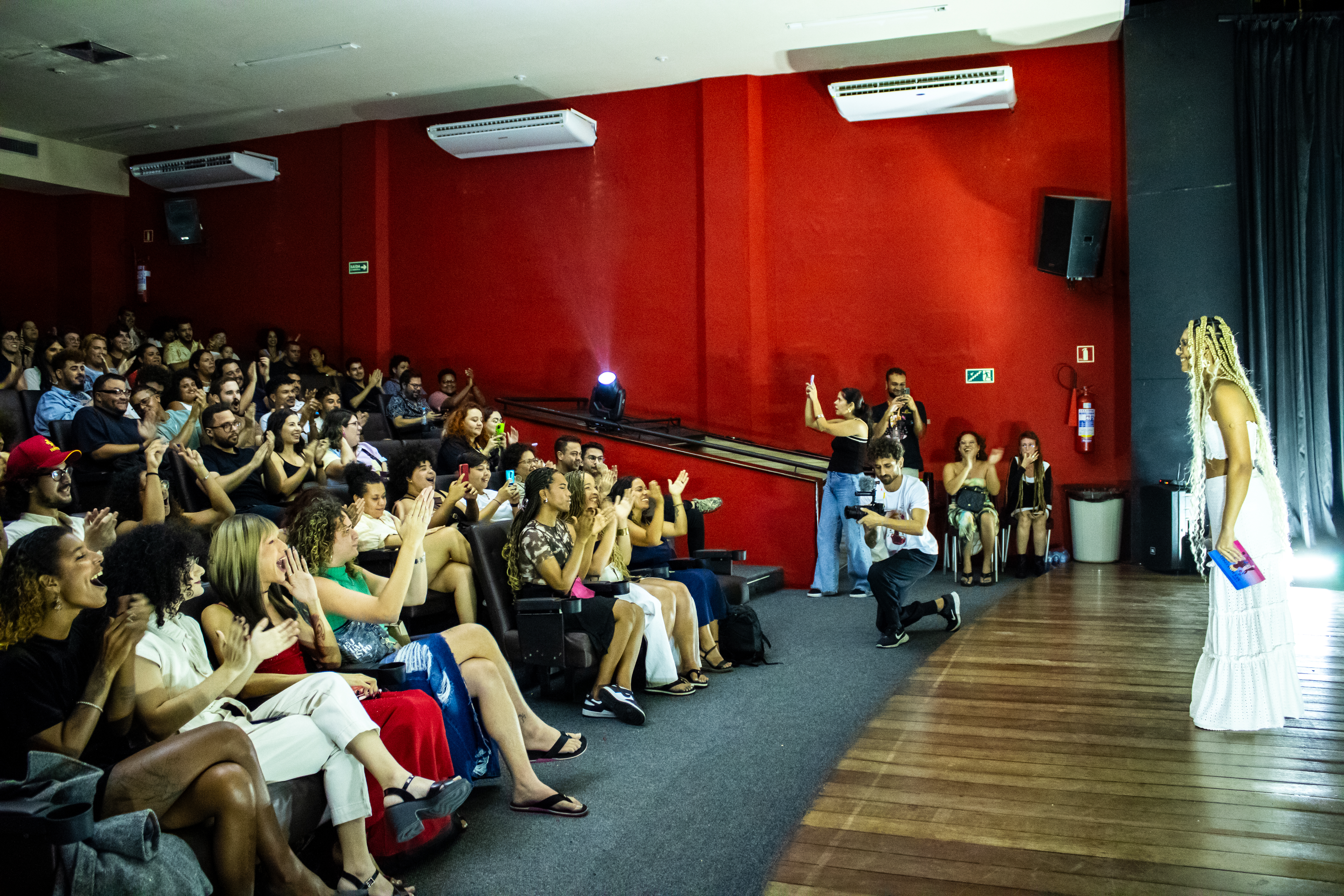 Ateliê Xica Manicongo celebra a formação de artistas trans em Alagoas