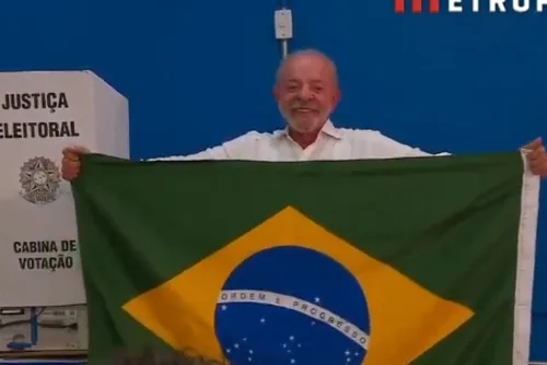 Lula vota em São Bernardo do Campo ao lado de Janja e Alckmin