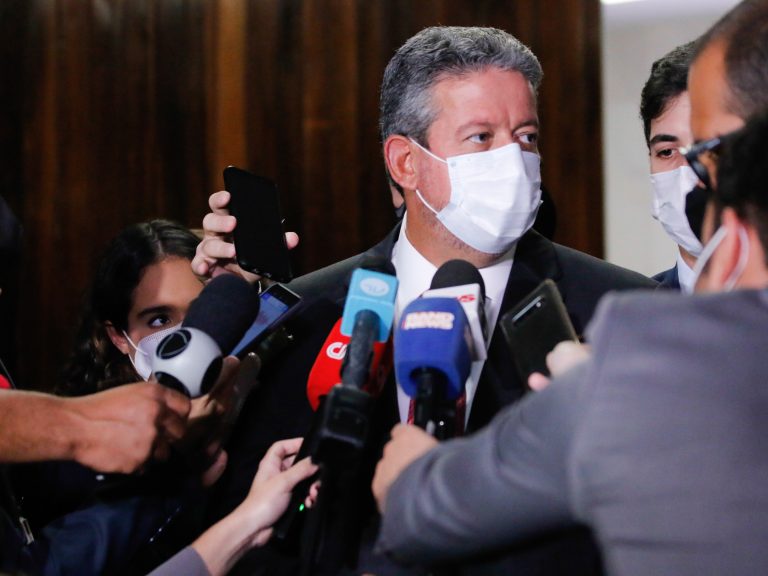 Arthur Lira promete apoio a Petrópolis após tragédia que atingiu o município
