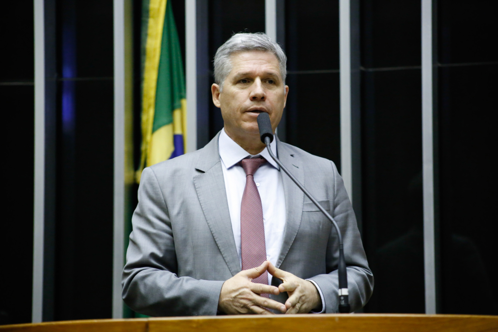 Evento que recebeu Ciro Gomes e Jandira Feghali terá ministro de Lula como convidado