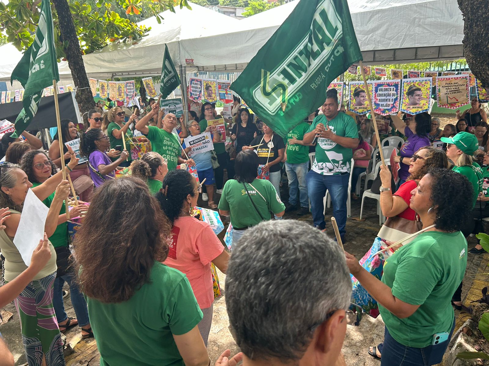 Sinteal realiza ato público na Semed e pressiona novo secretário por valorização da educação