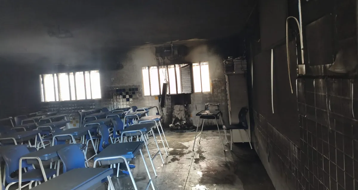 Incêndio atinge sala de escola em Arapiraca e aulas são suspensas