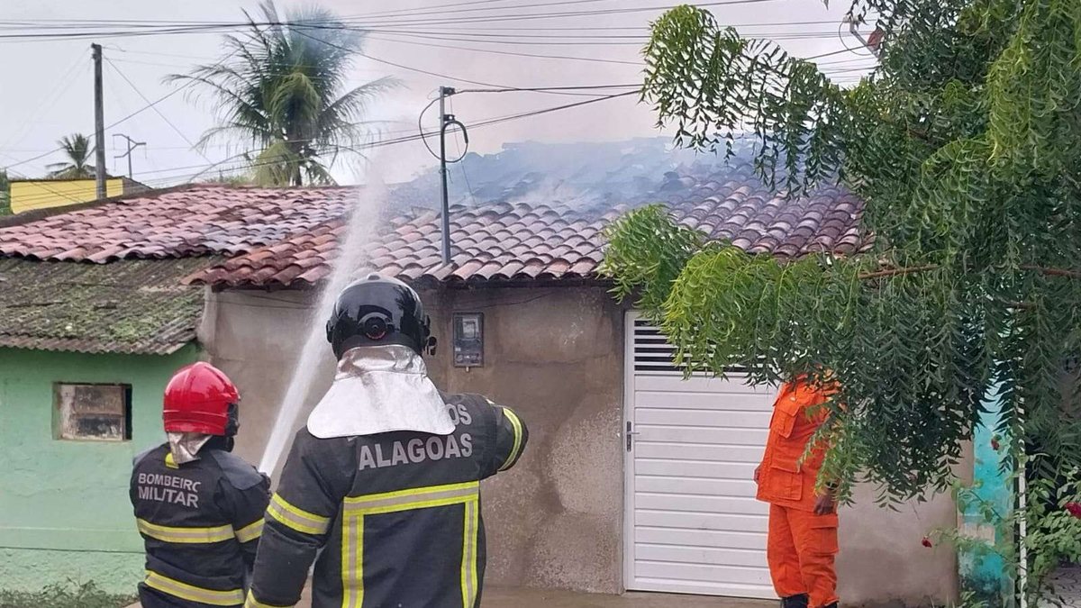 Incêndio destrói dois quartos de casa em Palmeira dos Índios