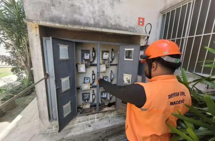 Vistoria aponta risco de incêndio por falhas elétricas em condomínio de AL