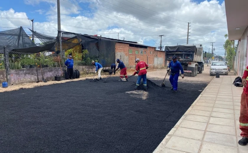 Avenida em Antares recebe 95 toneladas de asfalto em Maceió