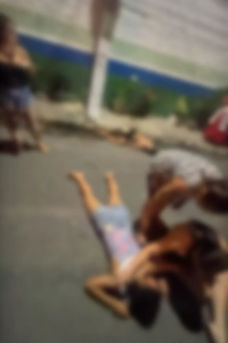 Homem morre e irmã fica ferida após moto bater em poste no Jacintinho