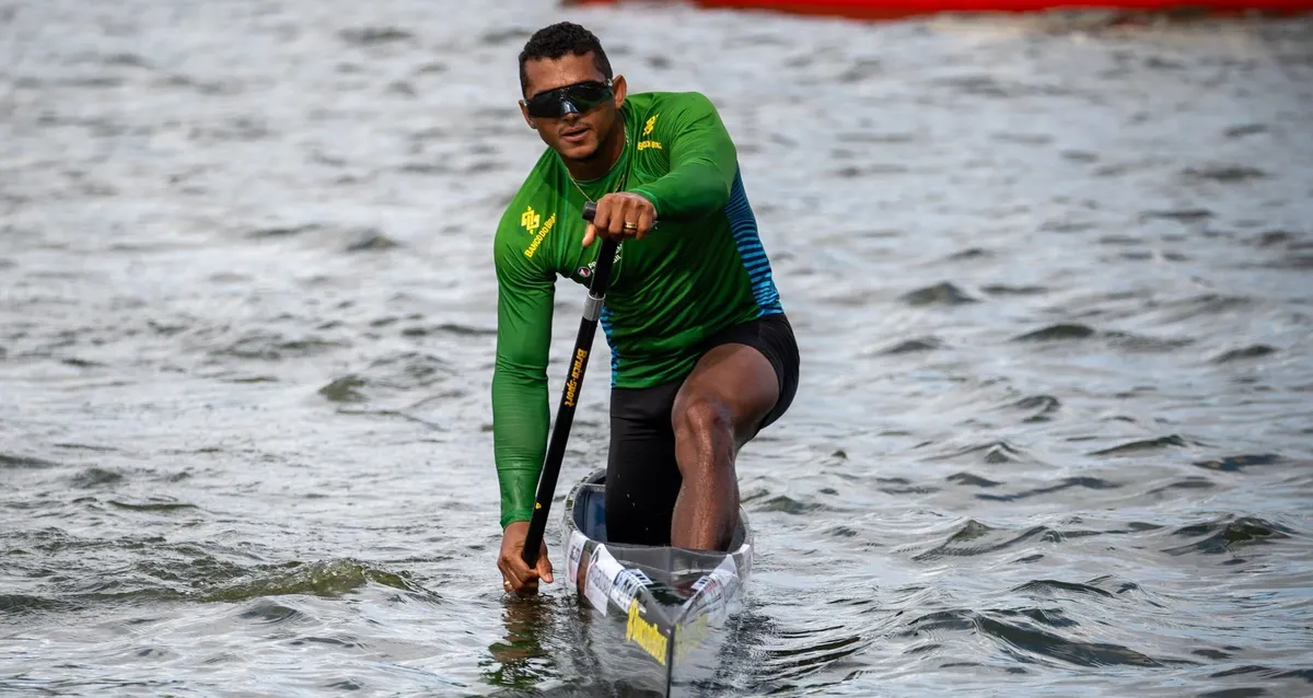 Isaquias Queiroz conquista ouro no Mundial de Canoagem 2026
