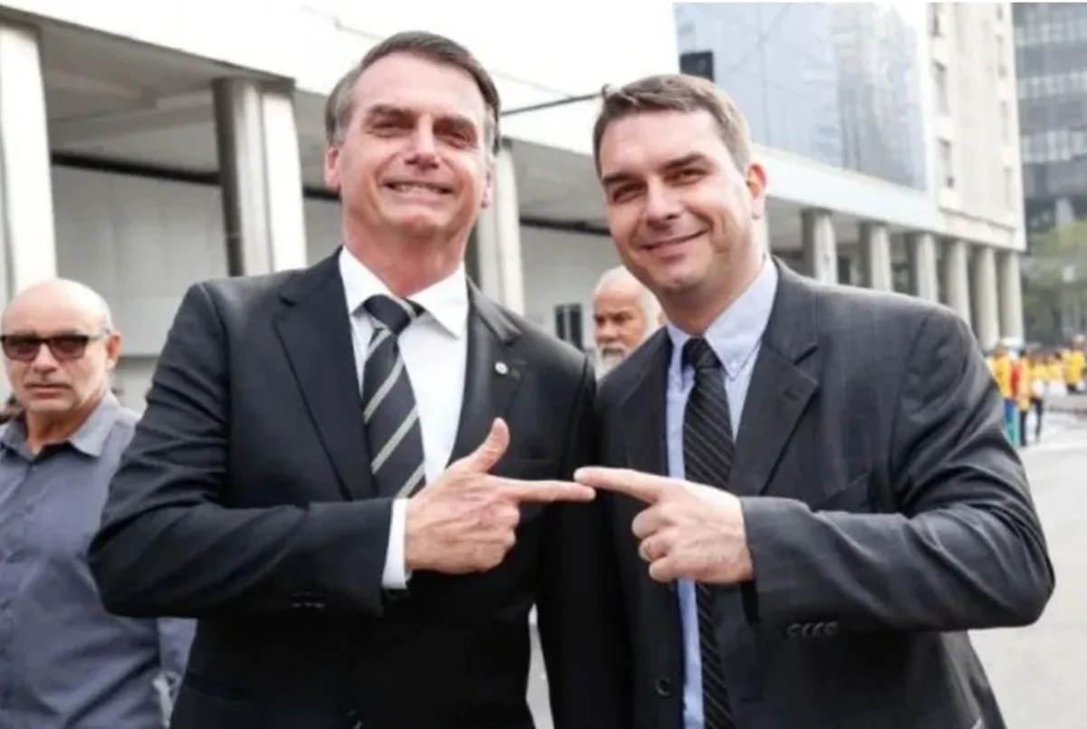 Flávio Bolsonaro será o candidato do pai à presidência da república