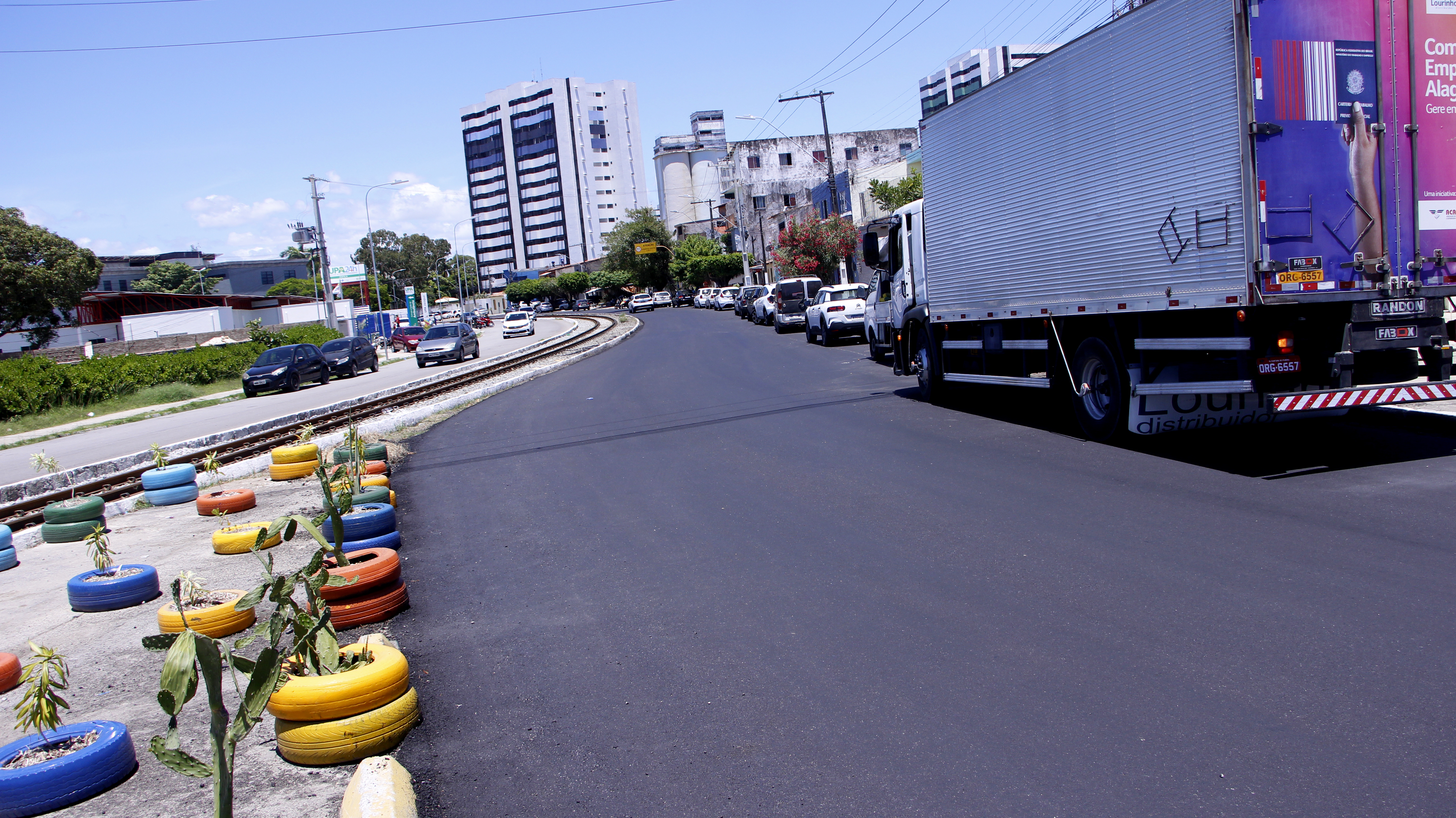 Infraestrutura finaliza recapeamento da Avenida Walter Ananias, em Jaraguá