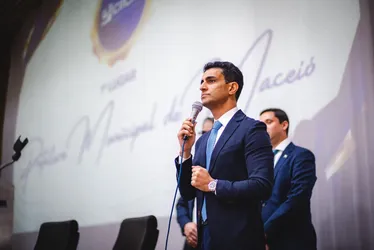 Sem margem, JHC precisa decidir seu próprio jogo; e tem pouco tempo