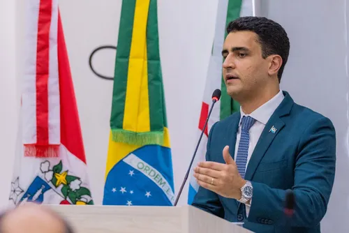 JHC escolhe a saúde para atacar Renan Filho todos os dias