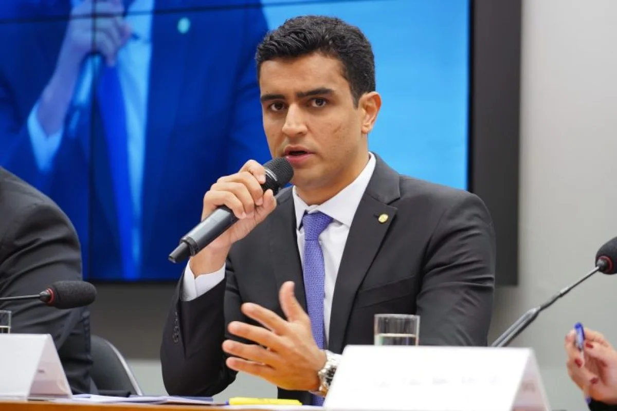 Caso Banco Master volta ao debate eleitoral após divulgação de documentos sobre o Iprev