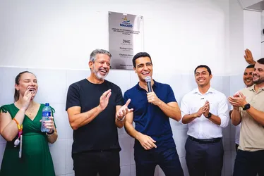 JHC se reconcilia com Lira, dispara contra Rui e sinaliza que vai a luta em 26