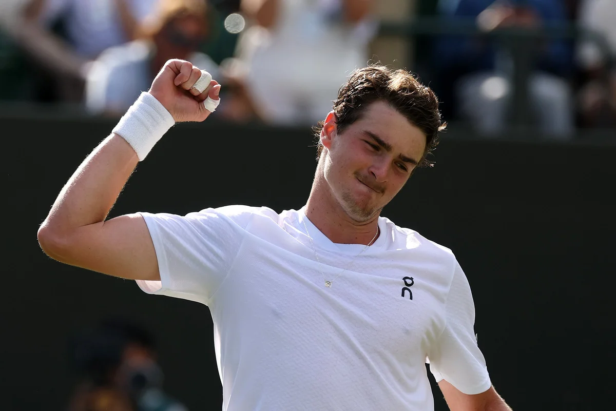 João Fonseca retorna ao Brasil após lesão e mira recuperação para o US Open