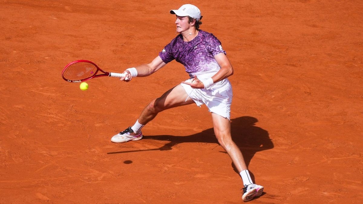 João Fonseca vence Djokovic em quase 5h e avança às oitavas de Roland Garros