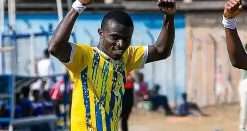 Atacante ganês Dominic Frimpong morre em ataque ao ônibus do clube
