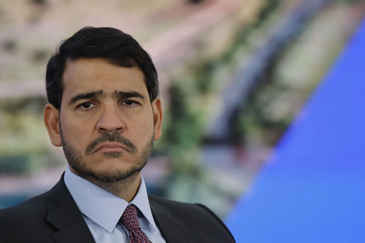 Quem é Jorge Messias, indicado de Lula para a vaga de Barroso no STF