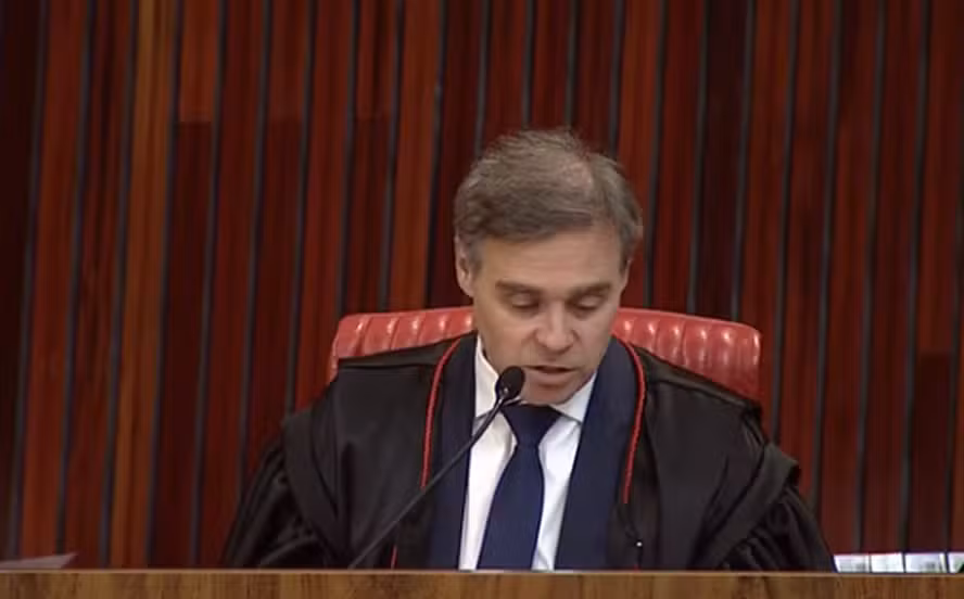 Mendonça paralisa julgamento que liberaria vídeo de Lula em campanha