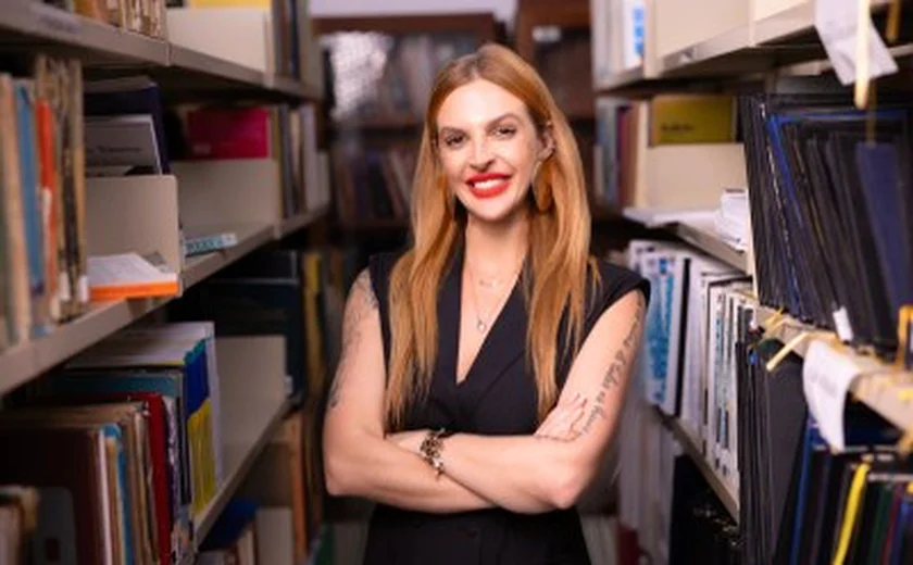 Professora da Ufal é premiada por pesquisa em matemática antirracista