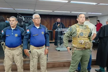 Júri rejeita tese de suicídio e condena réu por feminicídio