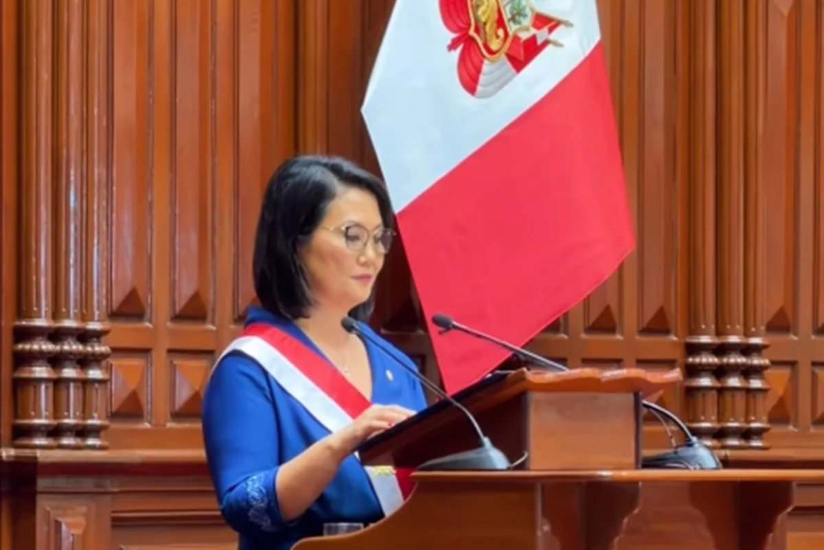 Governo do Peru propõe restrições a cabelos e maquiagem nas escolas