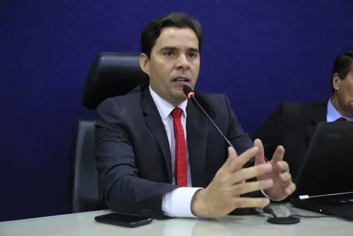 Kelmann revela crise no PSDB e desgaste com homem de confiança de JHC