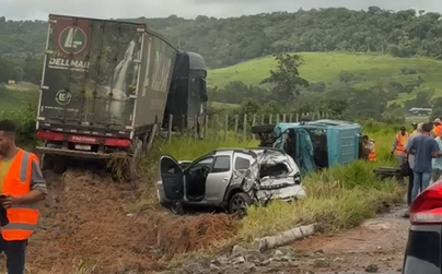 Vídeo: Acidente envolvendo quatro veículos deixa dois feridos na BR-101