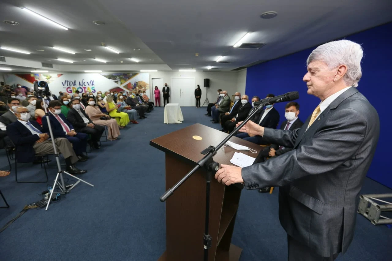 Desembargador Klever Loureiro assume o comando do governo do Estado