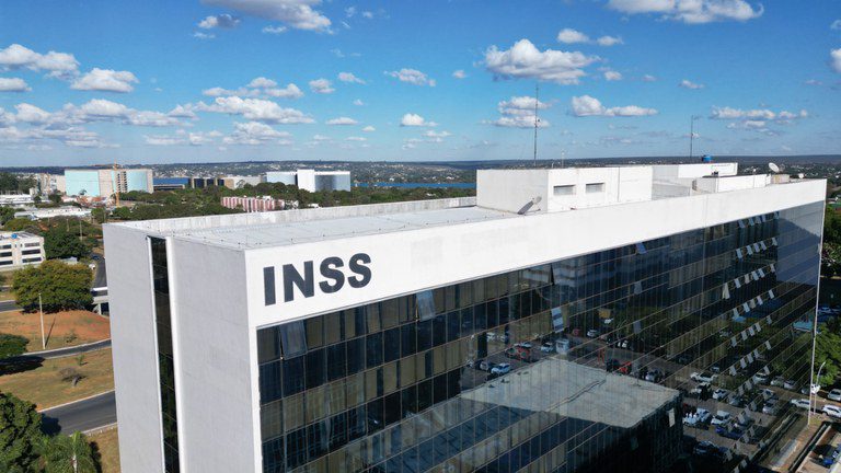 Começa hoje (24) o pagamento de ressarcimento a aposentados lesados por descontos indevidos no INSS