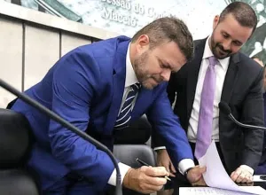 Segundo suplente toma posse na ALE; outros dois podem assumir mandato este ano