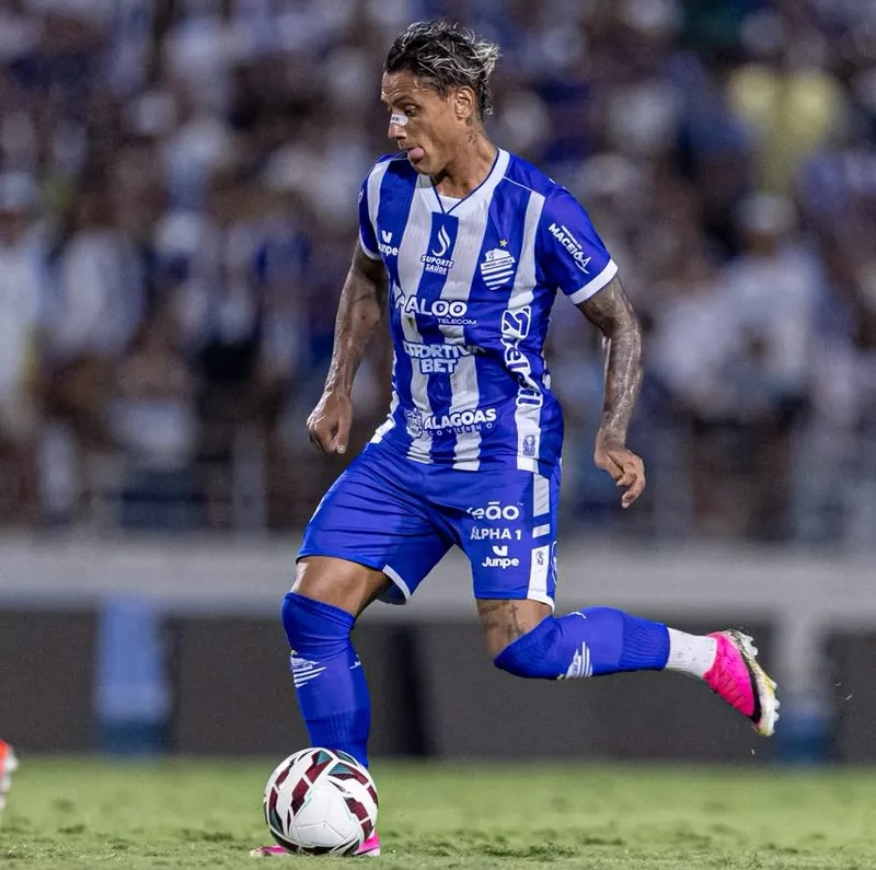 Dudu Figueiredo celebra classificação do CSA e liderança em assistências