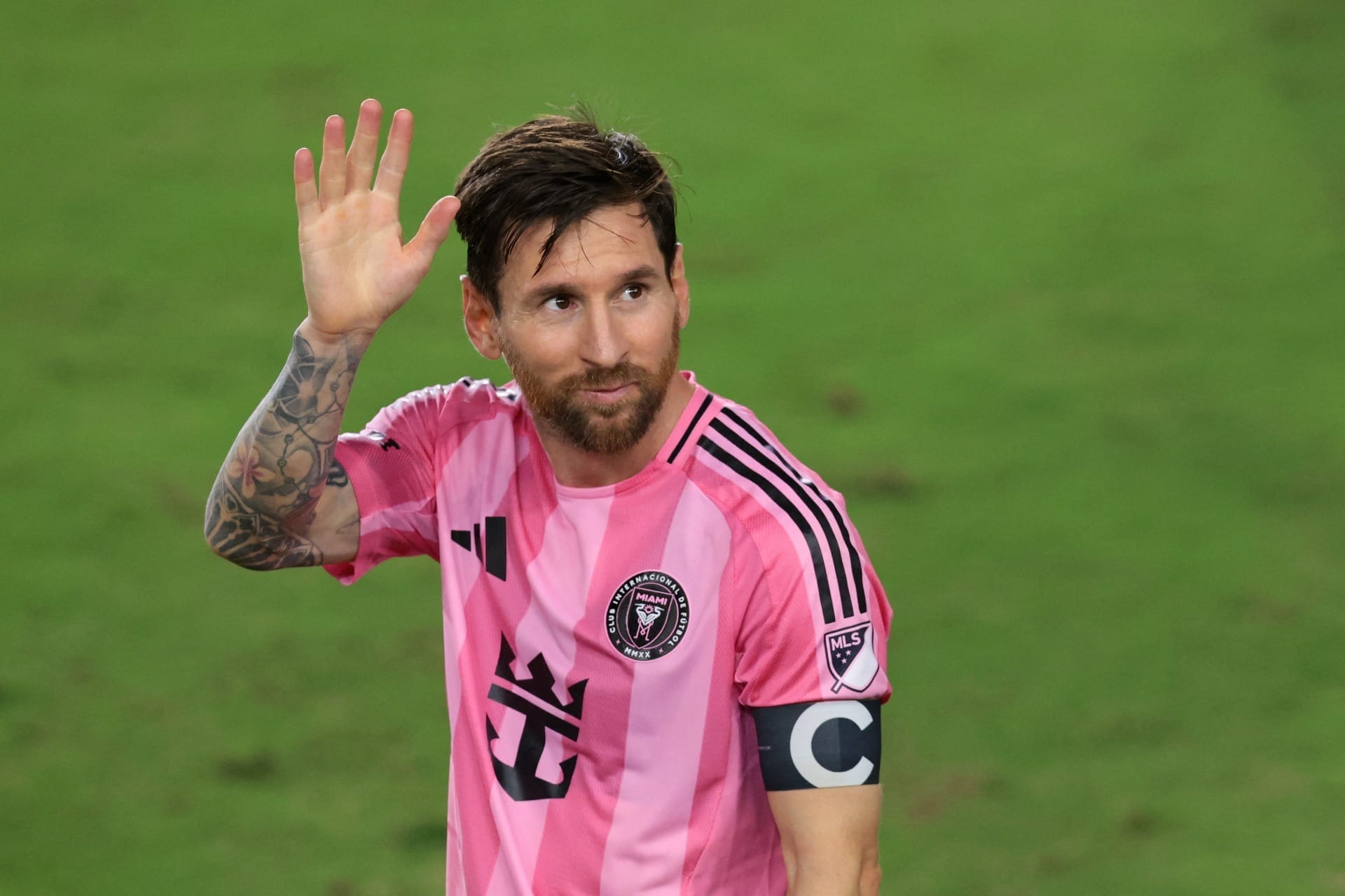 Presidente da Conmebol convida Lionel Messi para jogar a Libertadores