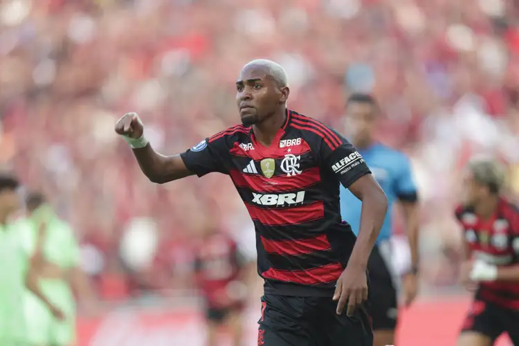 Flamengo acerta venda de Lorran para futebol dos Emirados Árabes