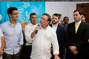 Luciano dá olé em Lira e nos Renans, leva Lucas ao PSDB e fecha com JHC