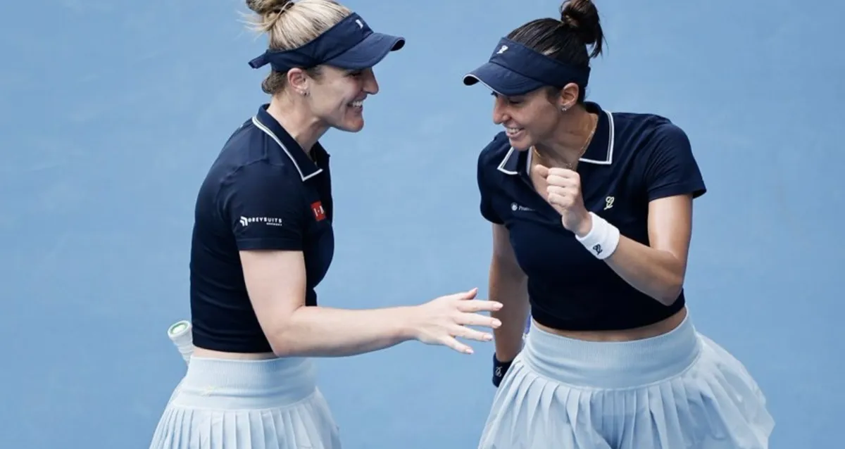 Luisa Stefani e Dabrowski vencem na estreia e avançam no US Open