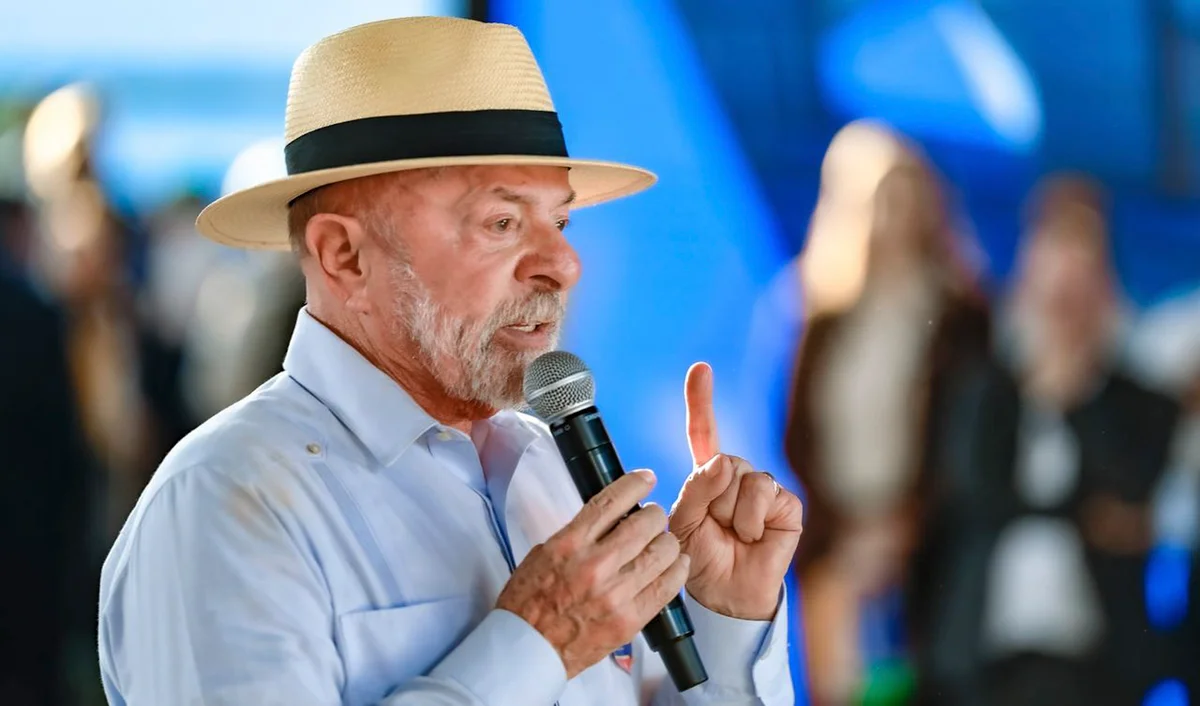 Lula faz piada e diz que dentadura do SUS supera a de Trump